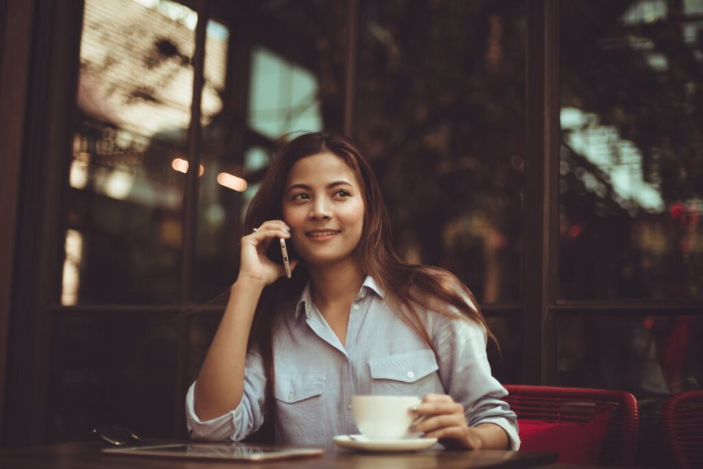 drinking tea in a coffee shop - enjoy the dating process